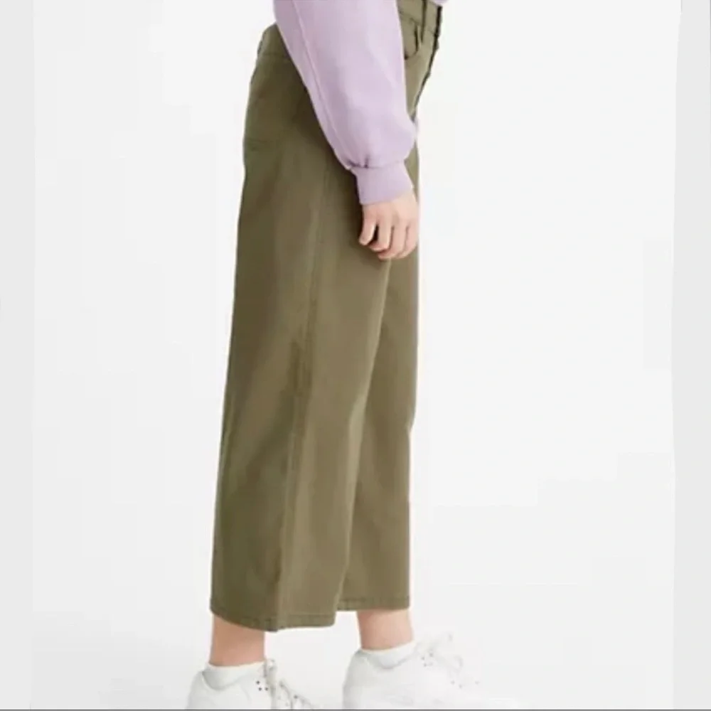 Levi’s Mile High Cropped Wide Leg Pants Size 30 • Olive Green